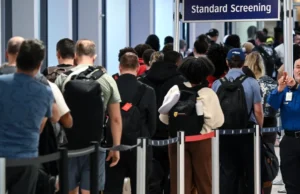 Os aeroportos continuam a lutar com longas filas enquanto o Congresso não consegue chegar a um acordo de financiamento do DHS