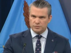 Hegseth diz que o Irã está mostrando "puro desespero" no Estreito de Ormuz enquanto petroleiros permanecem presos