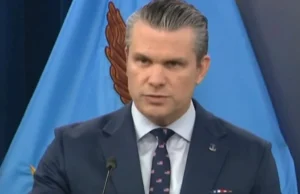 Hegseth diz que o Irã está mostrando "puro desespero" no Estreito de Ormuz enquanto petroleiros permanecem presos