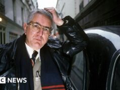 Obituário de Len Deighton: como um cartunista de culinária se tornou um mestre escritor de espionagem