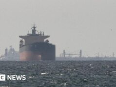 Trump insta Reino Unido e outras nações a enviarem navios de guerra para o Estreito de Ormuz