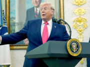 Trump apregoa ‘enorme’ ‘presente’ do Irã ligado ao Estreito de Ormuz enquanto as negociações sobre acordo esquentam