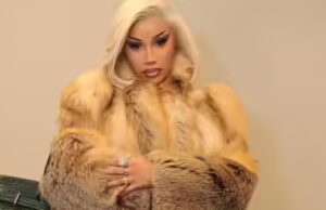 Cardi B pede desculpas após jogar água em fã em Houston