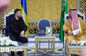 Zelensky visita a Arábia Saudita após oferecer experiência em drones da Ucrânia
