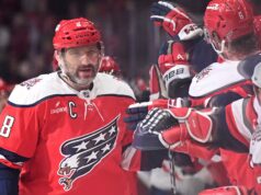 Des chapeaux pour Ovechkin, qui estabeleceu um outro registro
