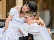 Comédia da BBC destaca um dilema romântico que algumas pessoas com deficiência enfrentam