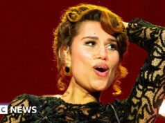 Raye lança seu novo álbum, This Music Might Include Hope