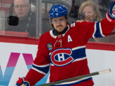 Brendan Gallagher, dos Canadiens, é aplaudido de pé no 900º jogo da NHL