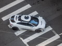 Um distrito escolar tentou ajudar a treinar Waymos para parar os ônibus escolares. Não funcionou