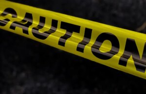 Supostos tornados danificam casas e derrubam árvores e linhas de energia em Illinois, Indiana