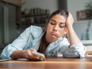 O ping do seu telefone sequestra seu cérebro por 7 segundos, descobriu um estudo