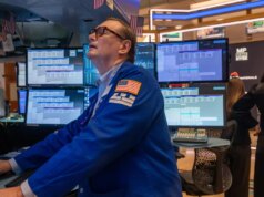 Dow Jones salta mais de 1.000 pontos após Trump adiar ultimato ao Irã