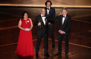 "Todas as salas vazias" ganha Oscar por homenagear crianças mortas em tiroteios em escolas