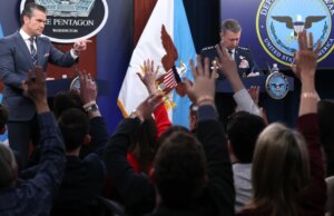 Assista ao vivo: Pete Hegseth diz "próximos dias serão decisivos" na guerra contra o Irã