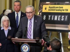 Os democratas continuam pressionando pelas reformas do ICE no acordo emergente de paralisação do DHS
