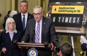 Os democratas continuam pressionando pelas reformas do ICE no acordo emergente de paralisação do DHS