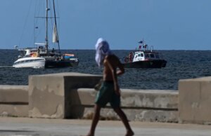 Trump diz que tem "sem problemas" com petroleiro russo trazendo petróleo para Cuba