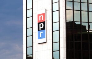 Juiz resolve que Trump cortar financiamento para NPR e PBS é inconstitucional