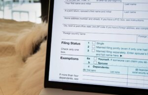 Você deveria confiar na IA para pagar seus impostos? Especialistas alertam para riscos.