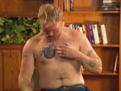 Warren alertou que a tatuagem de Hegseth o tornava uma ‘ameaça’ em potencial – agora ela apóia o candidato com tinta ligada ao nazismo