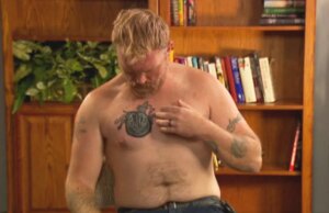 Warren alertou que a tatuagem de Hegseth o tornava uma ‘ameaça’ em potencial – agora ela apóia o candidato com tinta ligada ao nazismo