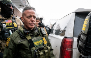 Greg Bovino, rosto da campanha de deportação em massa de Trump, se aposentará após polêmicos ataques em Minneapolis