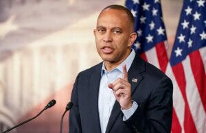 Flashback: Jeffries chamou o não financiamento complete do DHS de uma ‘abdicação de responsabilidade’