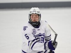 Maple Leafs contrata o defensor universitário Hayes Hundley para um contrato inicial