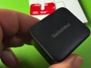 Eu configurei interruptores inteligentes para alimentar minha casa, e eles transformaram esse homem preguiçoso em um gênio