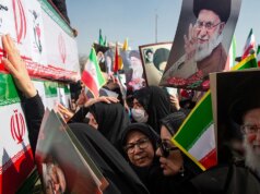 Trump de repente parece ansioso para acabar com a guerra à medida que as baixas americanas aumentam e o Irã encontra maneiras de contra-atacar