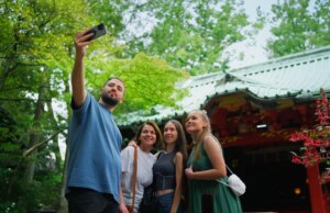 Os viajantes devem pagar uma taxa e passar na triagem antes de visitar um destino in style sob a nova regra