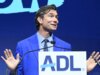 Jerry O’Connell diz que está abandonando os podcasts após a aparição viral de Invoice Maher