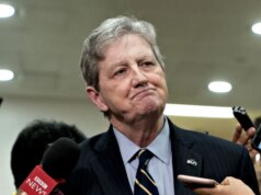 Sen Kennedy diz que aceitaria a oferta dos democratas de ‘abrir tudo’, menos o ICE