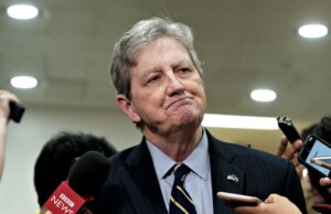 Sen Kennedy diz que aceitaria a oferta dos democratas de ‘abrir tudo’, menos o ICE