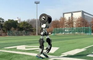 Veja este robô humanóide que caminha pela lua impressionar com agilidade realista
