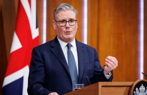 Trump e Starmer concordam que o Estreito de Ormuz deve reabrir à medida que o conflito no Oriente Médio aumenta