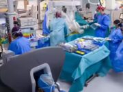 Hospital de Jeddah faz história, robôs assumem cirurgia pediátrica para doença de Hirschsprung