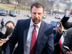 A confirmação de Mullin sobrevive à votação de teste importante enquanto o DHS permanece fechado