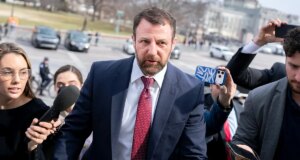 A confirmação de Mullin sobrevive à votação de teste importante enquanto o DHS permanece fechado