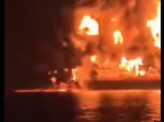 Assista: Vídeo mostra um grande incêndio após explosões atingirem petroleiros na costa de Basra, no Iraque