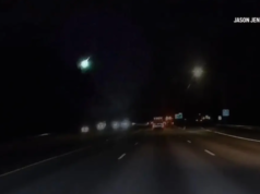 Bola de fogo capturada em vídeo enquanto meteoros atravessam o céu do Noroeste do Pacífico