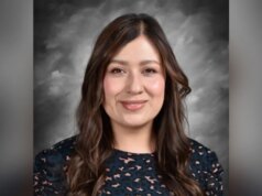 Funcionário de escola do Colorado acusado de abusar sexualmente de estudante de 13 anos, agora fugitivo