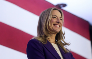 O governador de Nova Jersey, Sherrill, assina lei que proíbe os agentes do ICE de usar coberturas faciais para proteger identidades