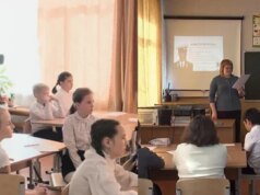 "Senhor Ninguém Contra Putin": Como um professor russo confrontou a propaganda do Kremlin