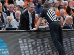 Illinois derrota Iowa para chegar à Last 4 após atraso no mau funcionamento da campainha