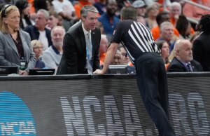 Illinois derrota Iowa para chegar à Last 4 após atraso no mau funcionamento da campainha