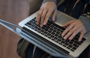 Violação de CarGurus ligada a ShinyHunters expõe 12,4 milhões de registros