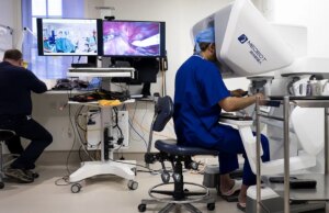 Cirurgia remota com robô take away câncer a 2.400 quilômetros de distância