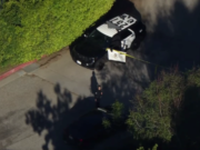 Casa de Rihanna em Beverly Hills atingida por tiros; suspeito preso, diz LAPD