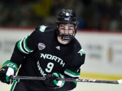 Blackhawks assinam com Sacha Boisvert, jogador da primeira rodada, um contrato inicial